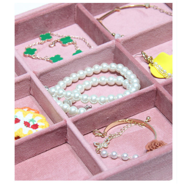Roze fluwelen sieraden display - Jewelry Store For Watches recensie en prijs