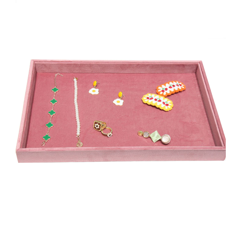 Roze fluwelen sieraden display - Jewelry Store For Watches recensie en prijs