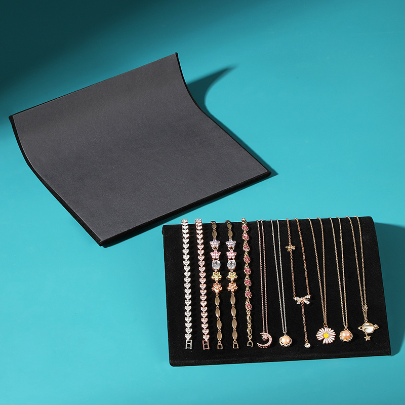 Zwarte fluwelen sieradenschaal - Jewelry Store For Watches recensie en prijs
