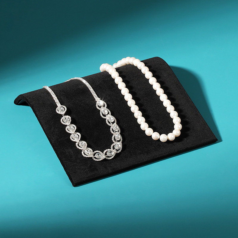 Zwarte fluwelen sieradenschaal - Jewelry Store For Watches recensie en prijs