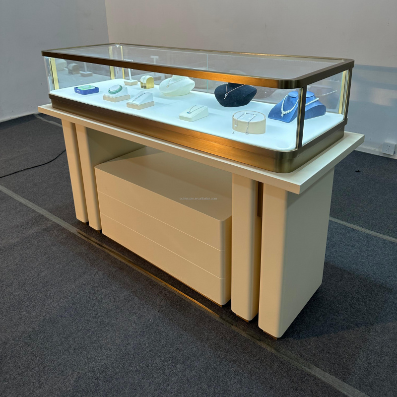 Kasten en displays van roestvr - Jewelry Store For Watches recensie en prijs