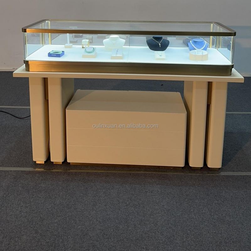 Kasten en displays van roestvr - Jewelry Store For Watches recensie en prijs