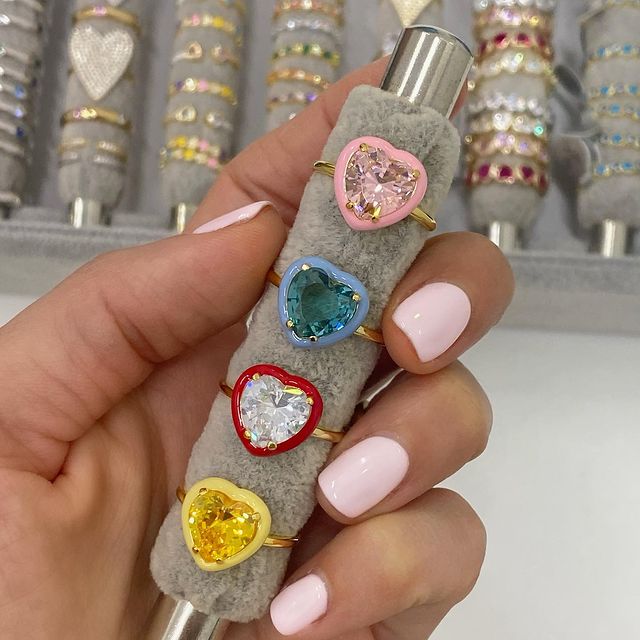 Kleurrijke Hartvormige Zirkoni - Birthstone Ring Set recensie en prijs